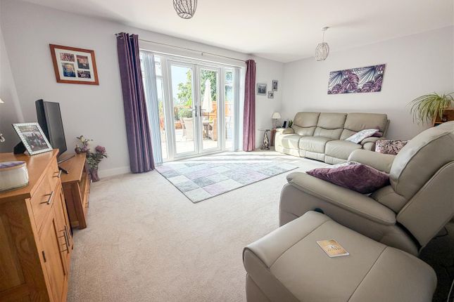 3, Clay Hall Crescent, East Clacton photo 4