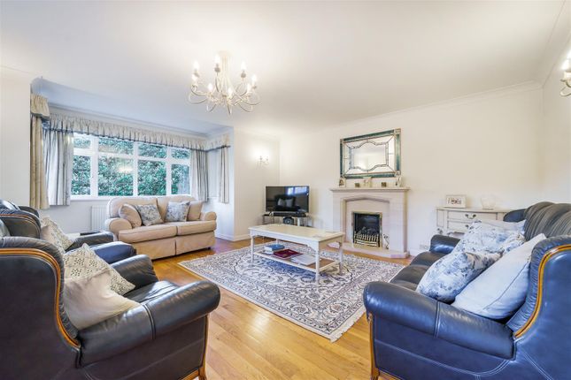 Dell Road, Finchampstead photo 2