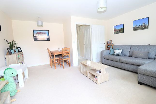 5, Haskins Gardens, Farnborough photo 2