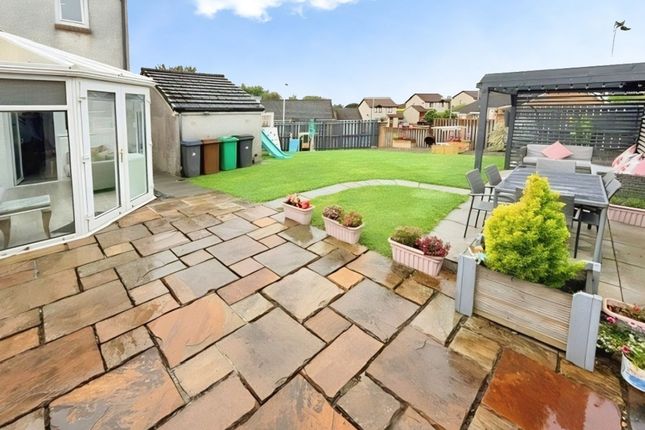28 Scaraben Crescent, Glenrothes photo 3