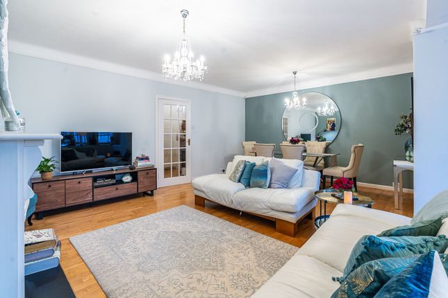 Flat 10, Exeter House Putney Heath, London photo 2