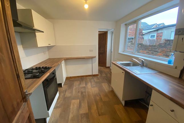 Terraced house to rent in Rosebery Avenue, Hull