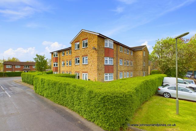 Thumbnail Flat for sale in Cowper Close, Chertsey