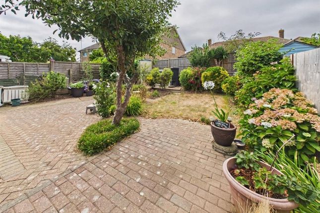 110, Edith Avenue North, Peacehaven photo 2