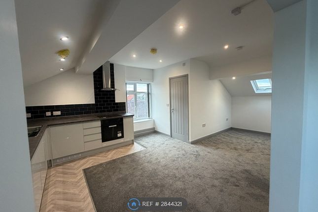 Studio flat on Flat, Sheffield Road, Chesterfield, £800/mo
