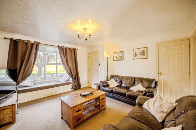 2, Hartland Close, HEREFORD photo 2