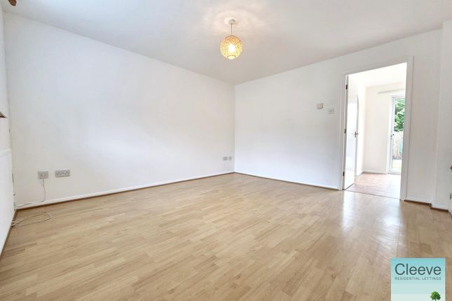 24, Blackberry Grove, Cheltenham photo 3