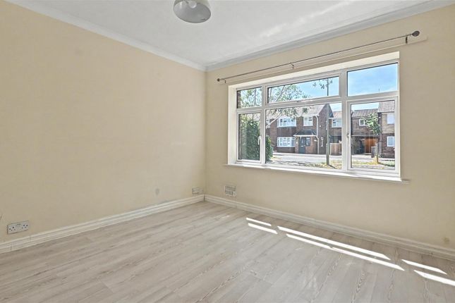 Beta Road, Farnborough photo 3