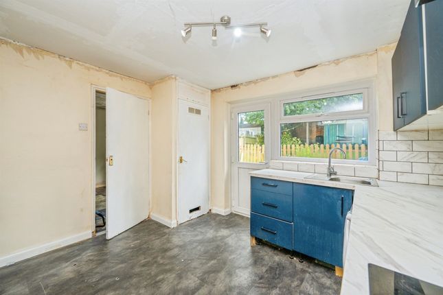 34, Flaxley Road, RUGELEY photo 4