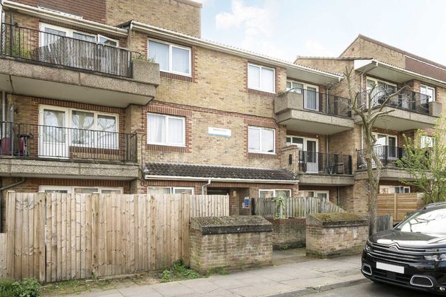 Thumbnail Flat to rent in Staveley Close, London