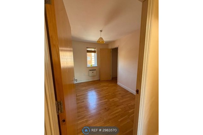 Flat, Scotney Gardens St Peters St, Maidstone photo 2