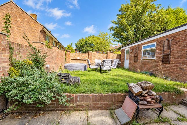 30, Richland Close, Hastings photo 2