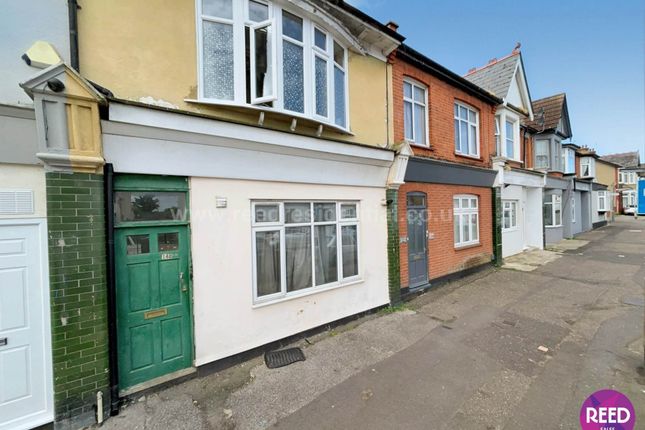 Thumbnail Flat to rent in Westborough Road, Westcliff On Sea