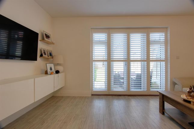 31, Sears Drive, Tring photo 3