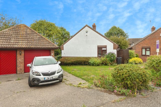8, Capel Park, Frinton-on-Sea photo 3
