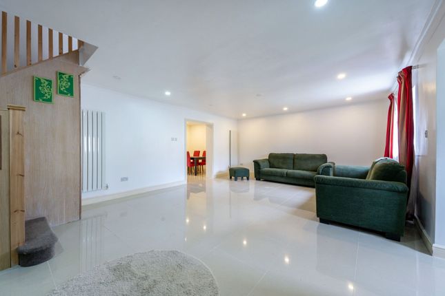 Addison Gardens, Surbiton photo 2