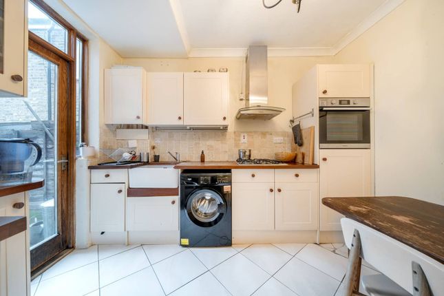 Flat for sale in Petersfield Road, Acton, London