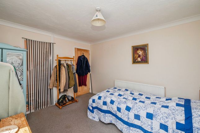 Idlewise, Cross Lane, Norwich photo 4