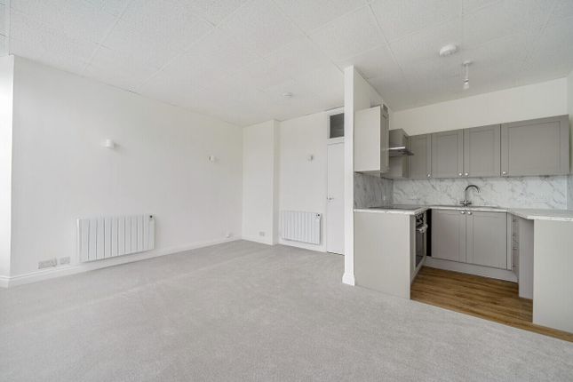 4B, The Square, Cullompton photo 4