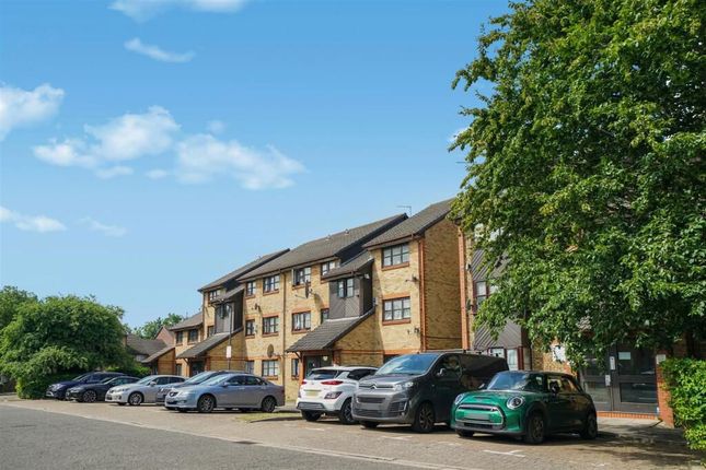 1-bed studio on 21, Kestrel Close, London, £170,000