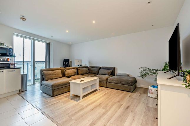 17, Walbrook Court, Edgware photo 3