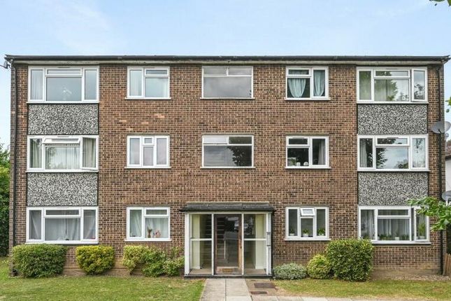 Flat for sale in Park Hill, Carshalton