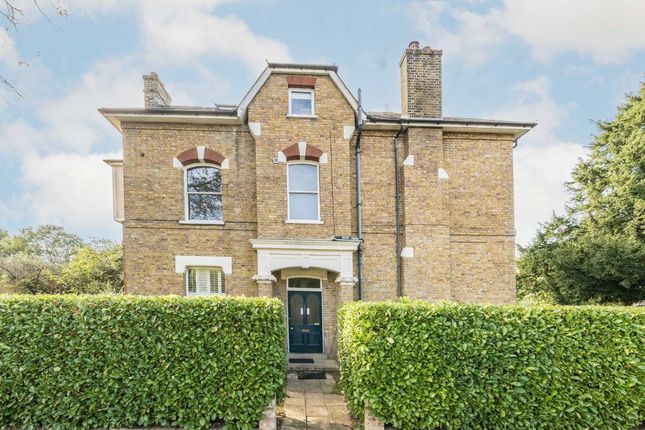 Flat for sale in The Avenue, Berrylands, Surbiton