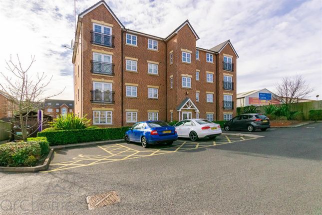 Flat for sale in Clayborne Court, Atherton, Manchester
