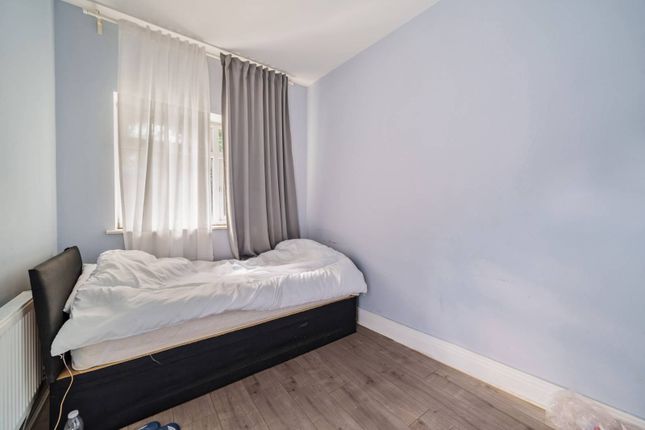 Flat for sale in Manor Park Crescent, Edgware