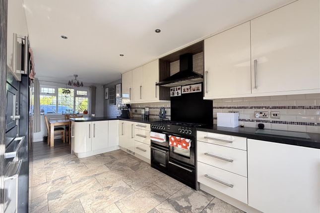 Lynwood Close, Ashton-Under-Lyne photo 4