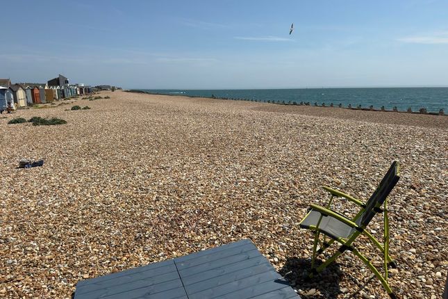 Beach Hut G46, Sea Front, Hayling Island photo 2