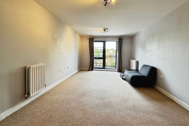 12 Bell Court,, Merlin Road, Hampshire photo 4