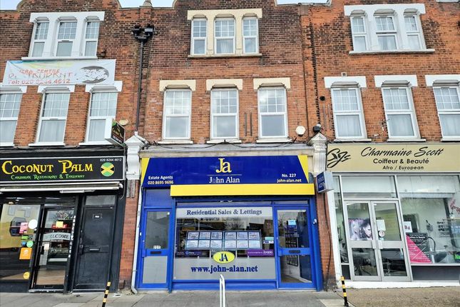 Studio house on 227a, Bromley Road, London, £725/mo