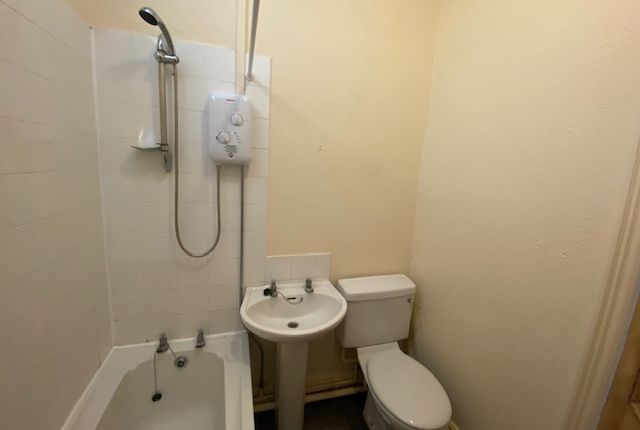 36 Flat 2, Roman Place Roundhay Leeds photo 5