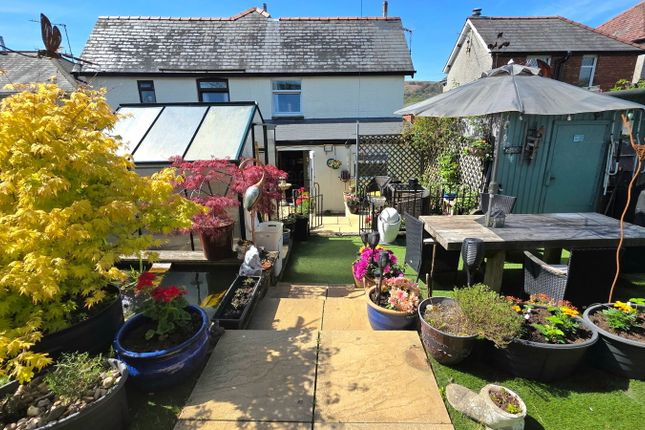 Roselyn,Llamedos, Church Road, Pontypool photo 3