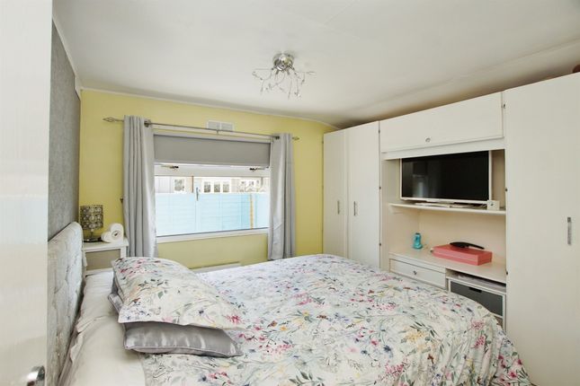 Mobile/park home for sale in Avonsmere Residential Park, Stoke Gifford, Bristol