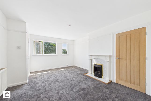 17, Featherstone, Lingfield photo 2