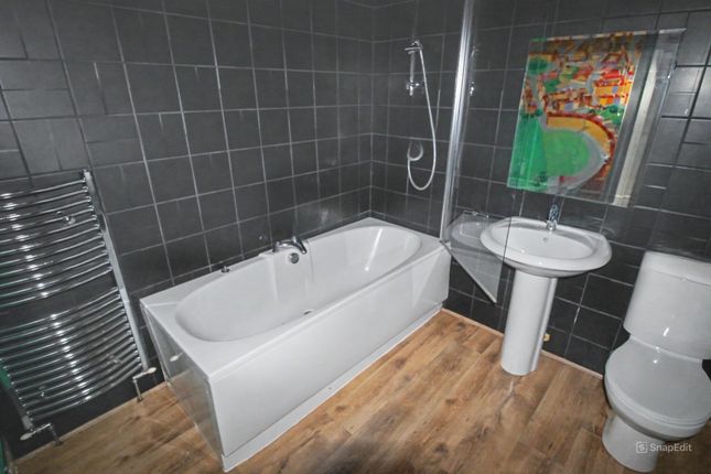 Flat 2, 42 St. Pauls Road,  Manningham, Bradford BD8 7LP photo 3