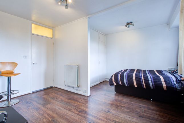 Flat 66, Solander Gardens, London photo 4