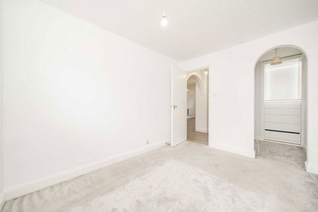 56, Cotton Avenue, London photo 4