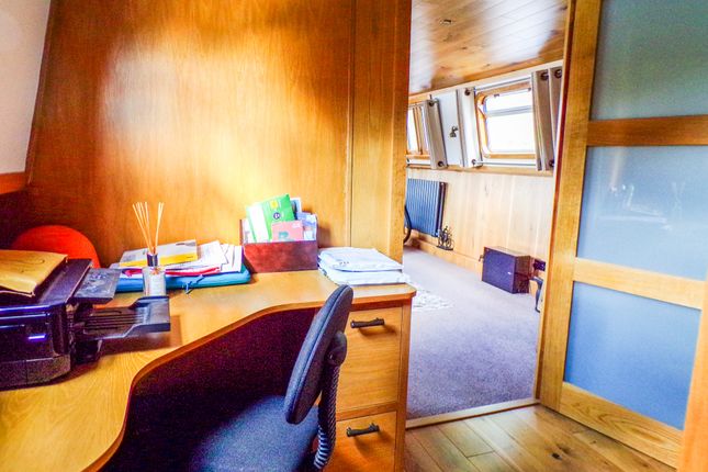 Houseboat for sale in Maidenhead Road, Windsor