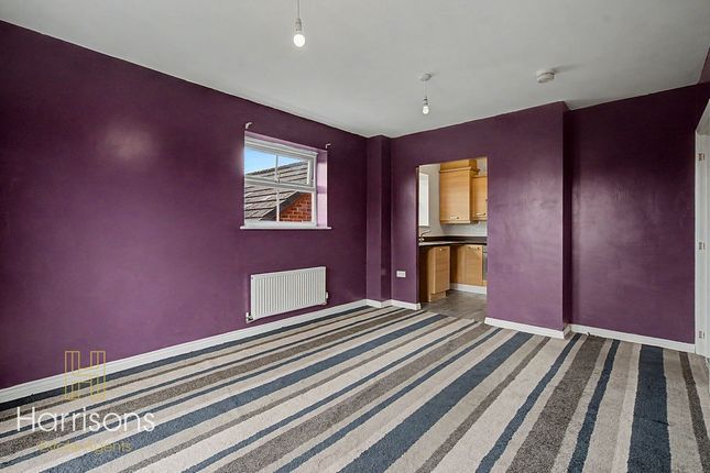 401 Lilac Gardens, Bolton, Lancashire photo 4