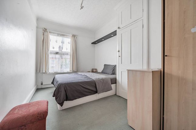 Terraced house for sale in Russell Avenue, Wood Green, London