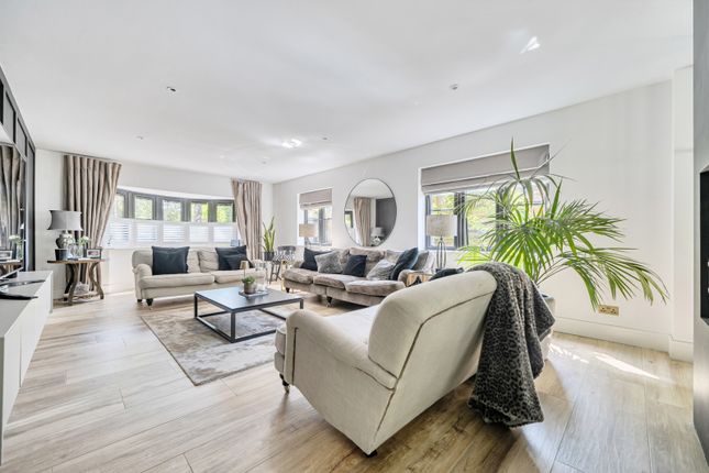 Copse End,, Winkers Close, Gerrards Cross photo 2