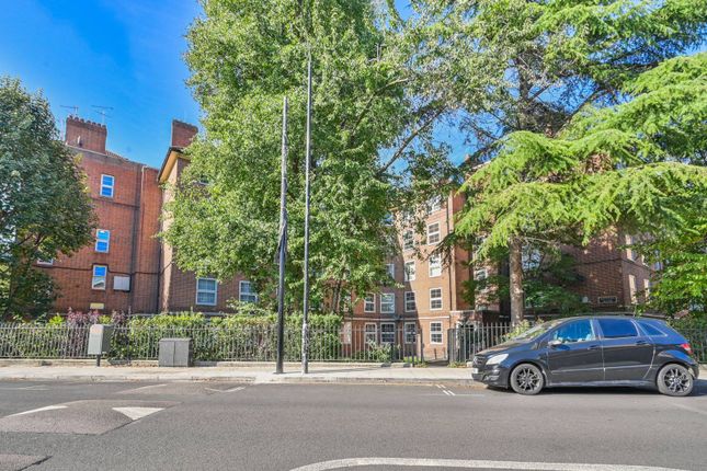 Flat for sale in Wapping, St Katharine Docks, London
