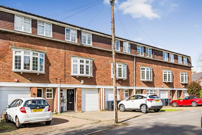 Thumbnail Town house for sale in Taunton Drive, Enfield