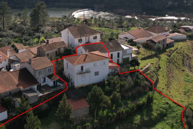 Terraced house for sale in Sobreira Formosa E Alvito Da Beira, Portugal