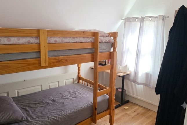 116 Upton Lane, London photo 5