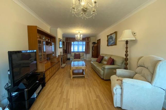 273 Warren Drive, Elm Park, Hornchurch photo 2