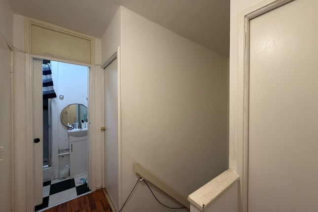 Flat 6 Courier House, Ewen Crescent, Tulse Hill, London, SW2 2PN photo 5